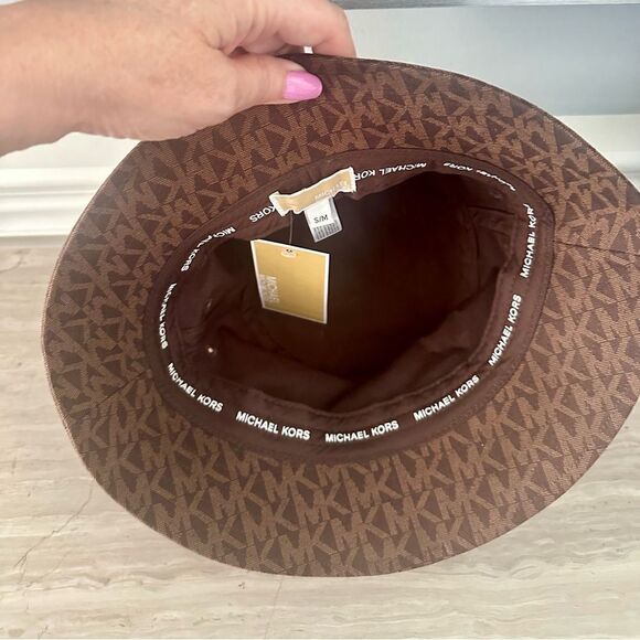 Michael Kors brown, logo bucket hat. - Picture 5 of 7